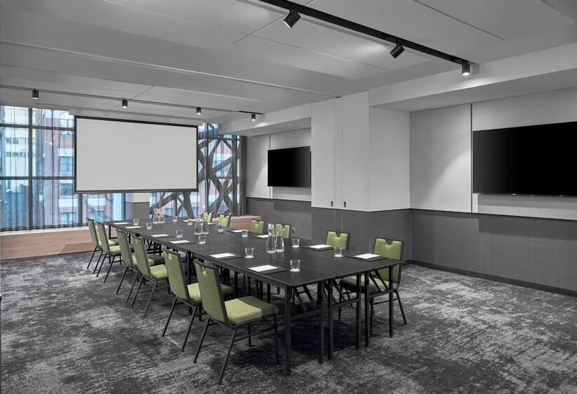 فندق Courtyard By Marriott Melbourne Flagstaff Gardens