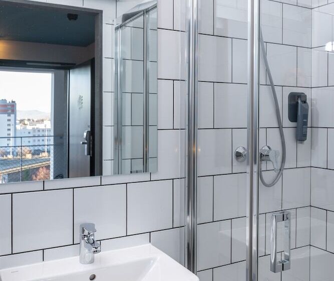 Отель Eklo Roissy