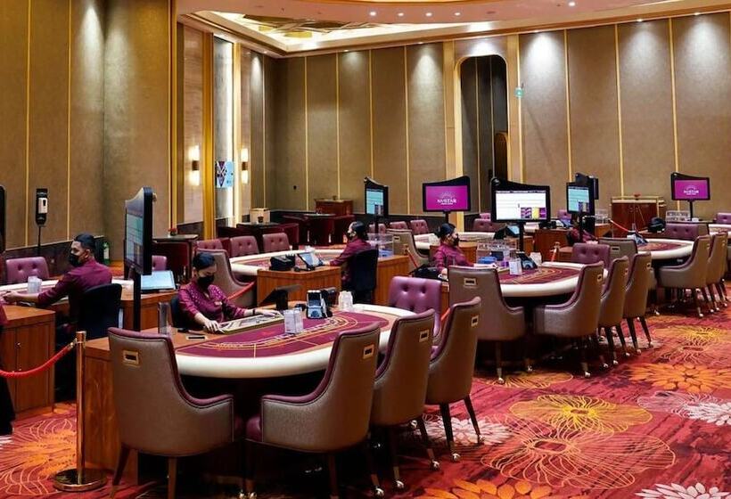 Fili Hotel At Nustar Cebu