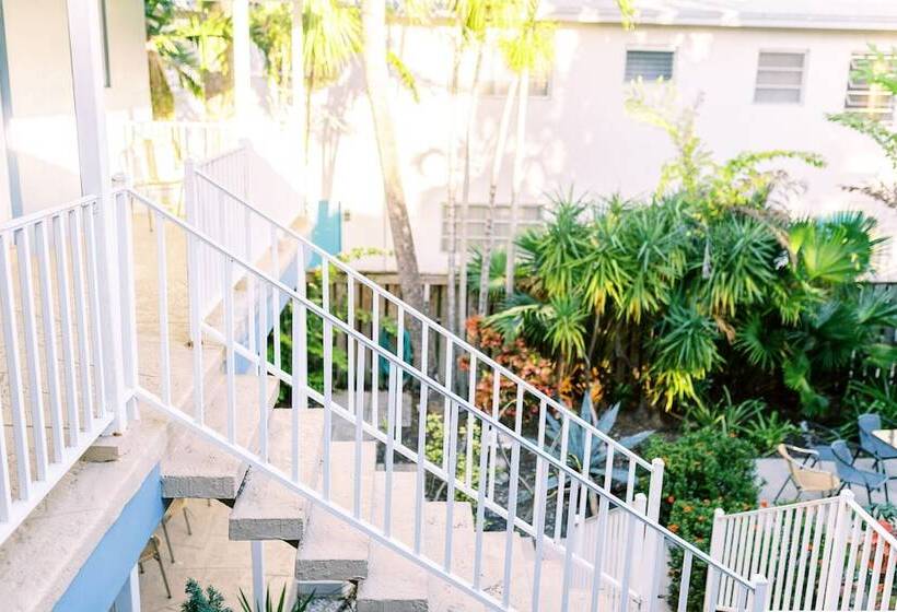 ホテル Galleria Apartments By Lowkl