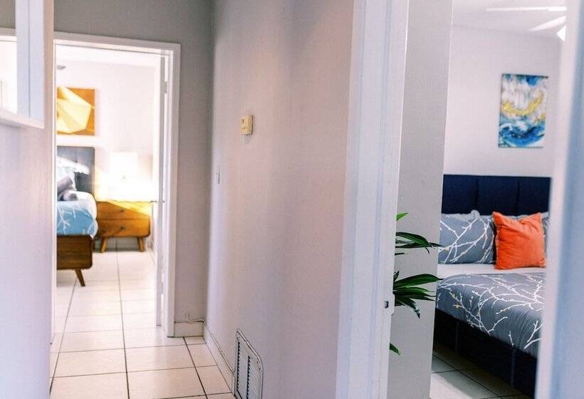 ホテル Galleria Apartments By Lowkl