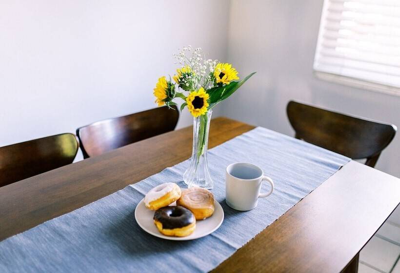 ホテル Galleria Apartments By Lowkl