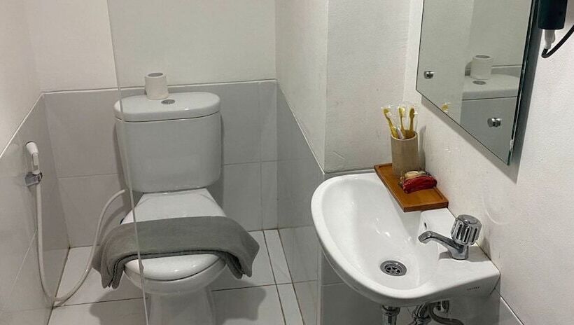 Отель Hariss Inn Bandara