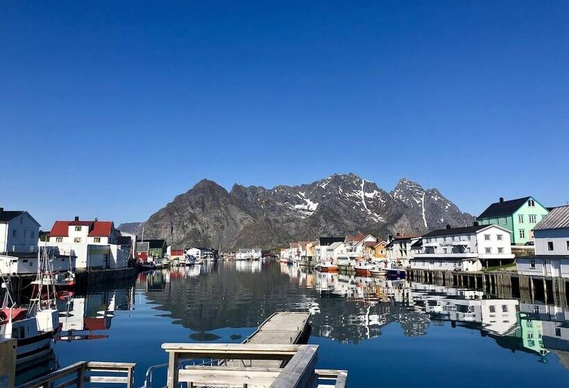 Отель Henningsvær Rorbuer