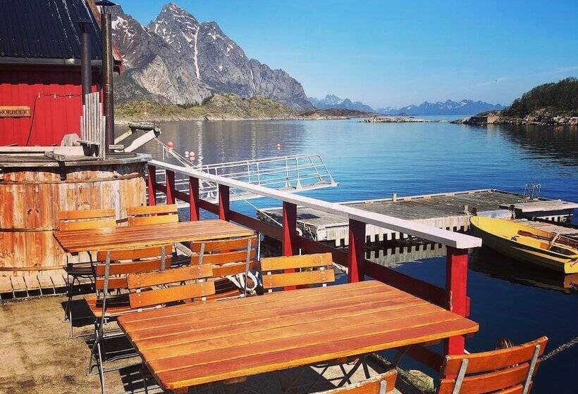 Отель Henningsvær Rorbuer