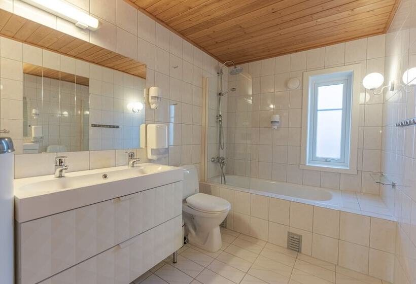 Отель Henningsvær Rorbuer