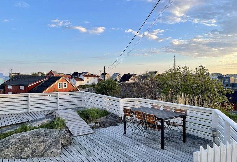 Отель Henningsvær Rorbuer