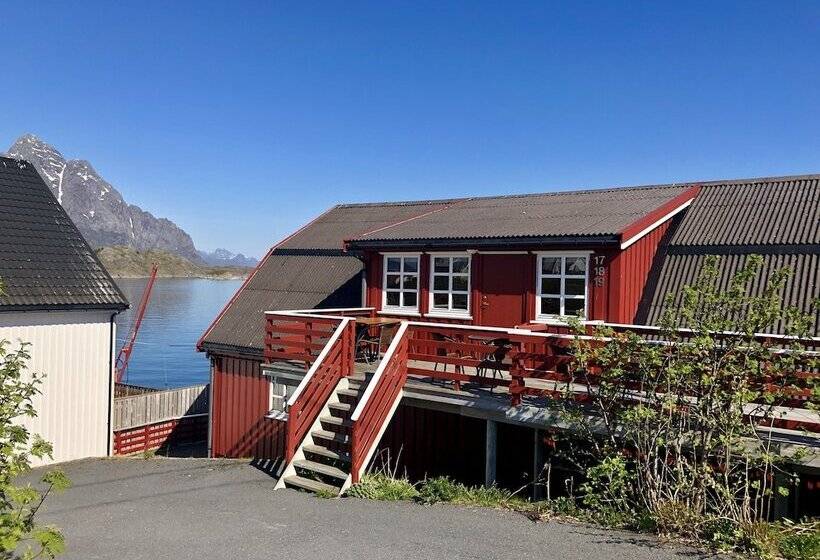 Отель Henningsvær Rorbuer