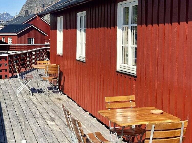 Отель Henningsvær Rorbuer