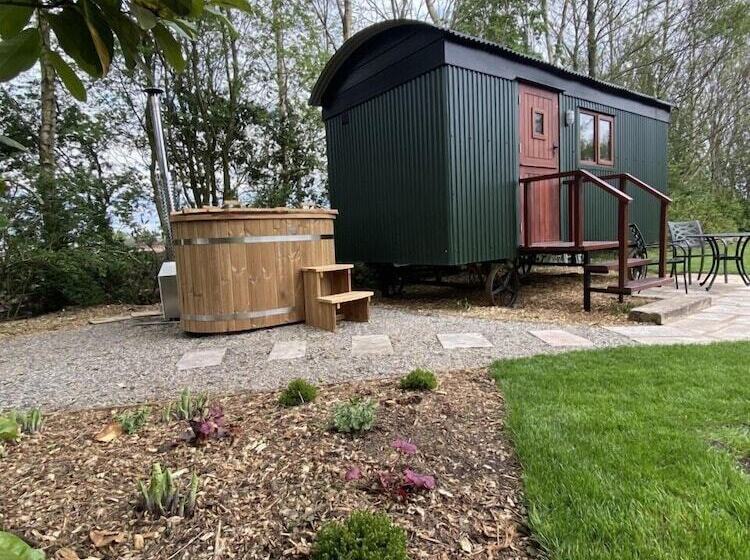 Отель Heywood Glamping