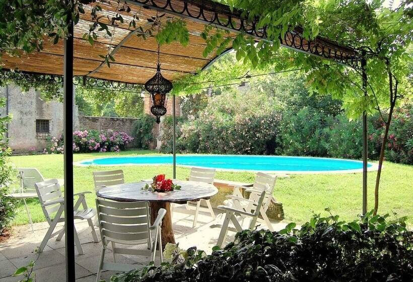 בית מלון כפרי Historic Venetian Style Castle In Piombino Dese With Pool
