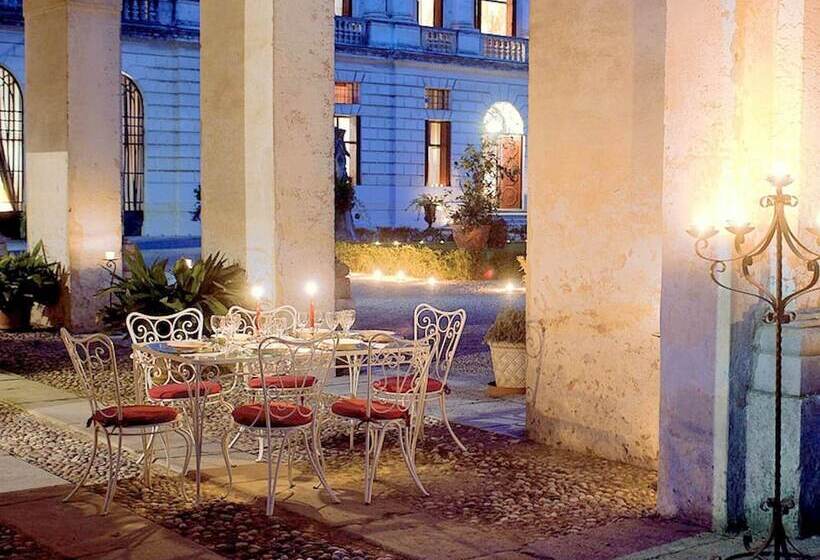 فندق Historic Venetian Style Castle In Piombino Dese With Pool