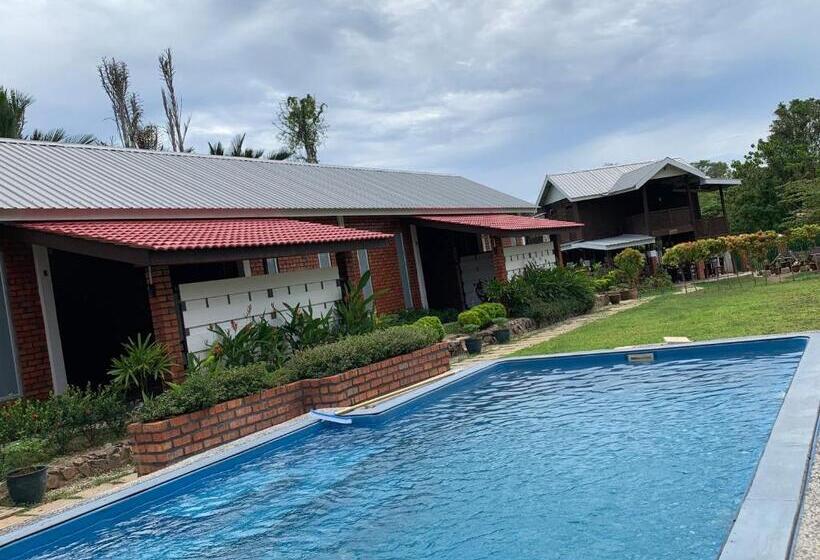 هتل Hujung Kampung