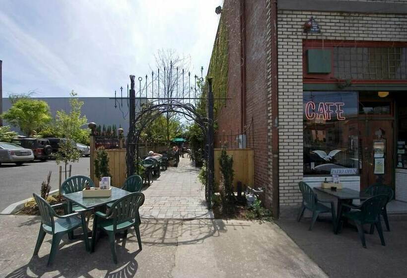 Отель Mcmenamins White Eagle