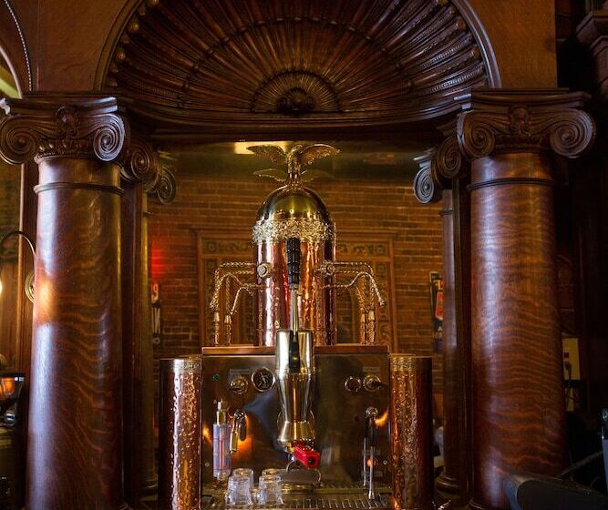 Отель Mcmenamins White Eagle