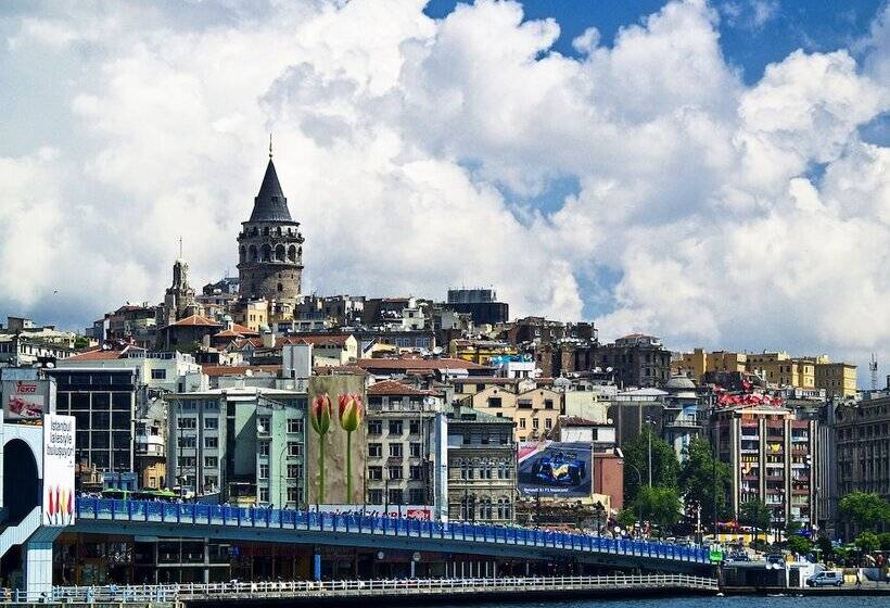 هتل Renova Turizm