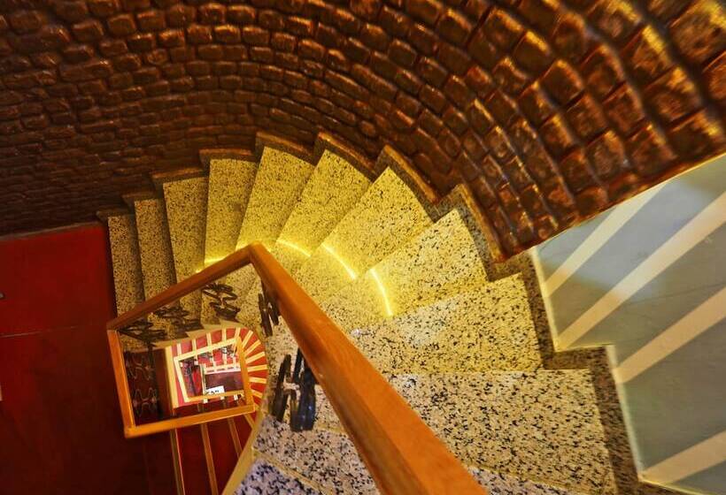 هتل Renova Turizm