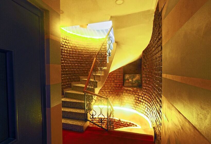 هتل Renova Turizm