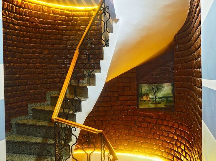 هتل Renova Turizm