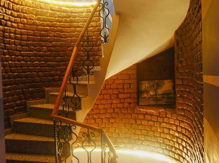 هتل Renova Turizm