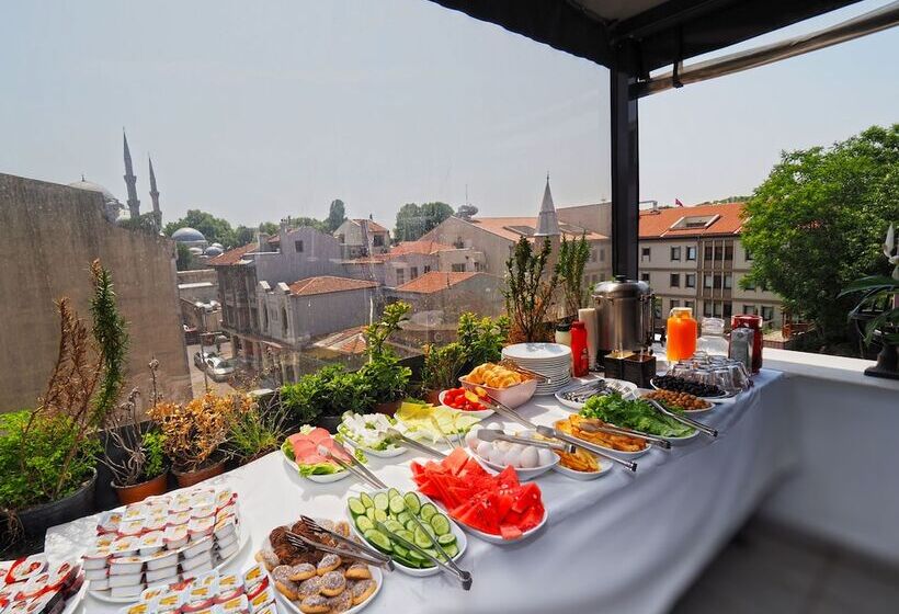 هتل Renova Turizm