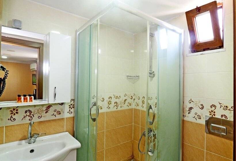 هتل Renova Turizm