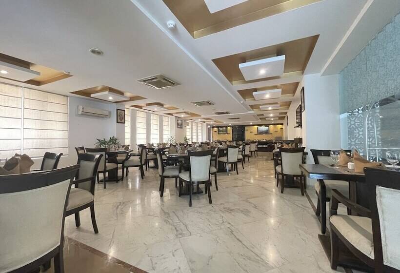 هتل Surasena Regal Vista Agra