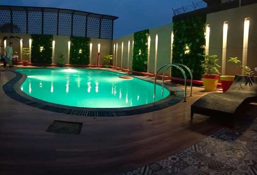 هتل Surasena Regal Vista Agra