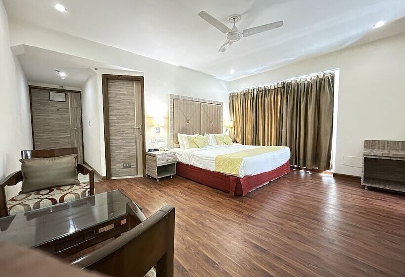 هتل Surasena Regal Vista Agra