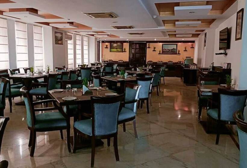 هتل Surasena Regal Vista Agra