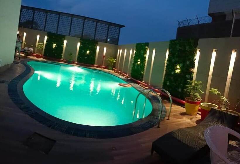 هتل Surasena Regal Vista Agra