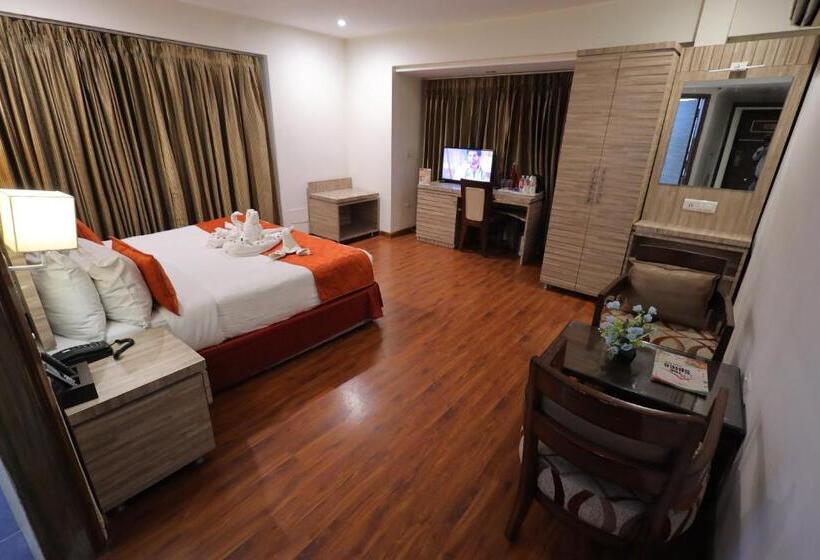 هتل Surasena Regal Vista Agra