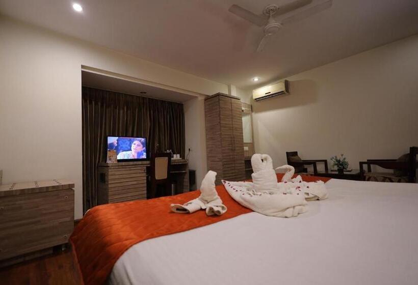 هتل Surasena Regal Vista Agra