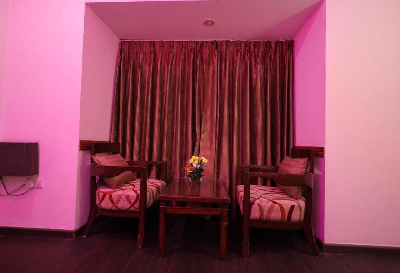 هتل Surasena Regal Vista Agra