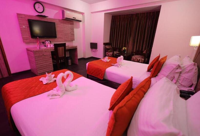 هتل Surasena Regal Vista Agra