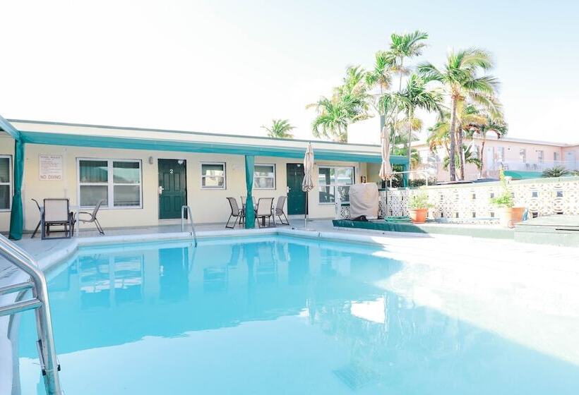 Отель The Clevelander