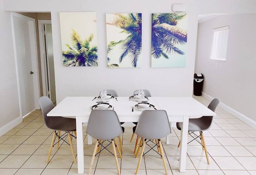 ホテル The Jasmine Apartments By Lowkl