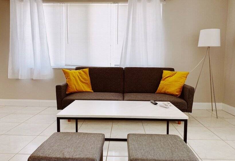 ホテル The Jasmine Apartments By Lowkl