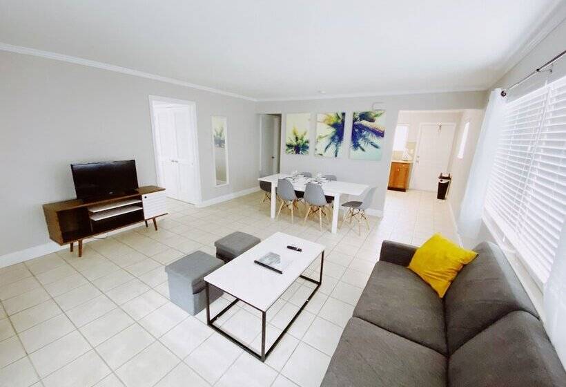 ホテル The Jasmine Apartments By Lowkl