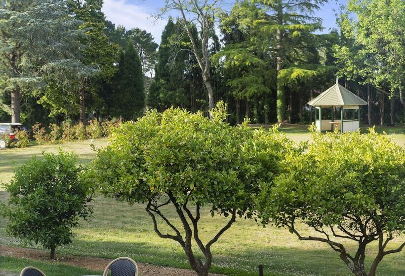 בית מלון כפרי The Nunnery And Spa At Brightlands