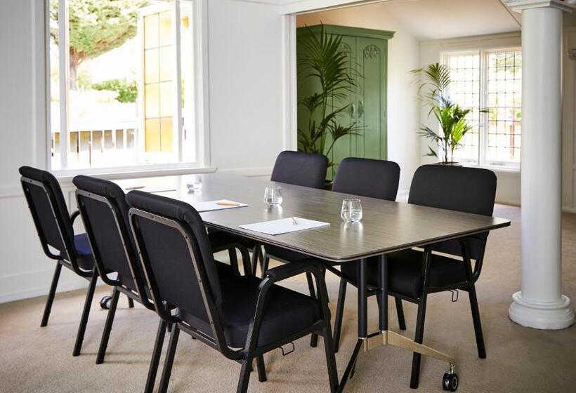 בית מלון כפרי The Nunnery And Spa At Brightlands