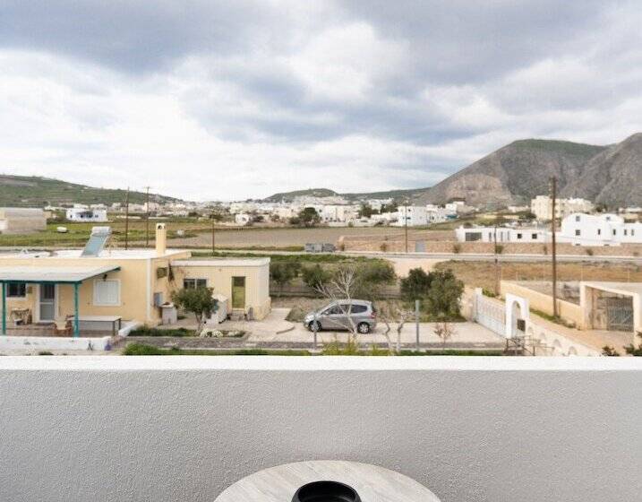 Отель White Lily Suites & Lofts Adults Only 16 Plus