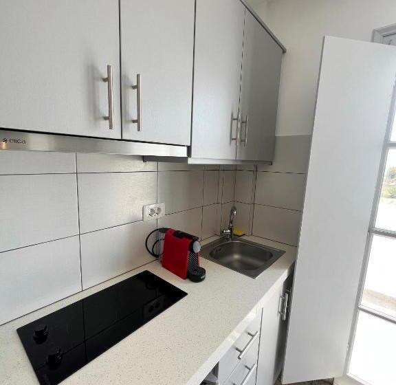 호텔 White Lily Suites & Lofts Adults Only 16 Plus