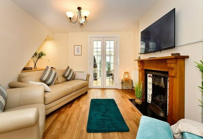 Just Stay Wales   Castle Square Cottage