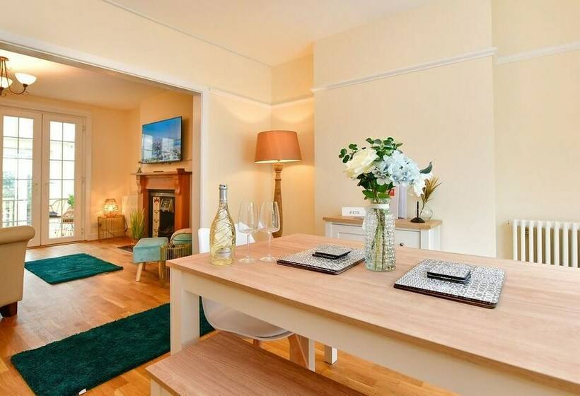 Just Stay Wales   Castle Square Cottage