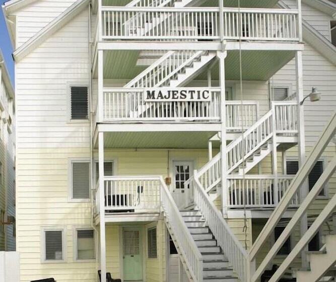 Majestic Hotel & Apartments