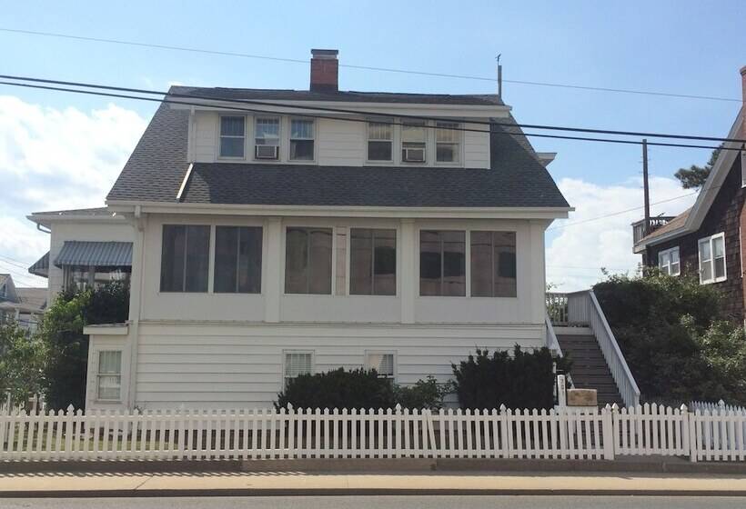 Majestic Hotel & Apartments