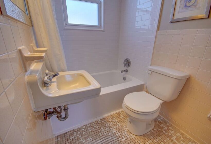 Majestic Hotel & Apartments