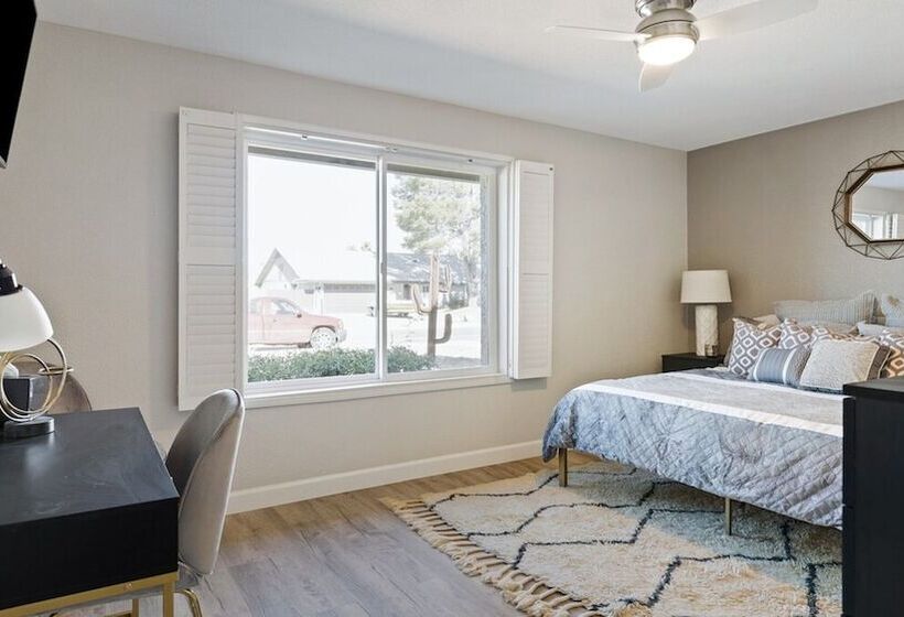 Modern And Stylish Remodeled 4 Bdrm W/ Htd Pool!