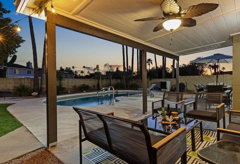 Modern And Stylish Remodeled 4 Bdrm W/ Htd Pool!